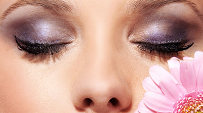 Maquillaje, sombras, máscaras para pestañas naturales
